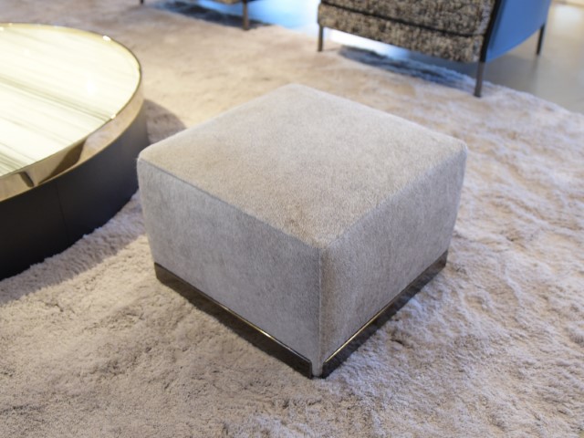 Minotti sofa outlet deals