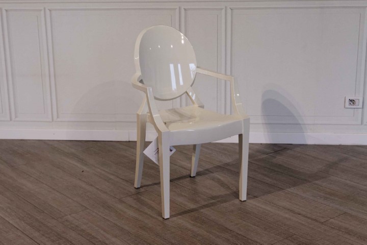 outlet kartell  louis ghost chair of sale with a discount